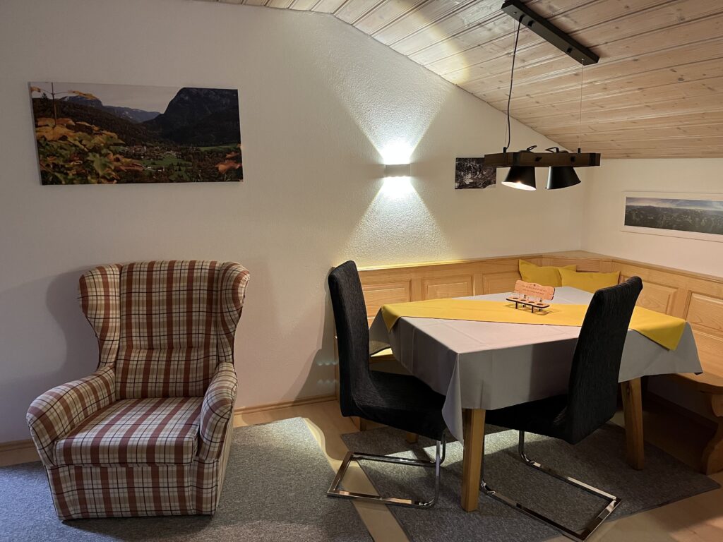Essbereich Ferienwohnung Haus Stiafei